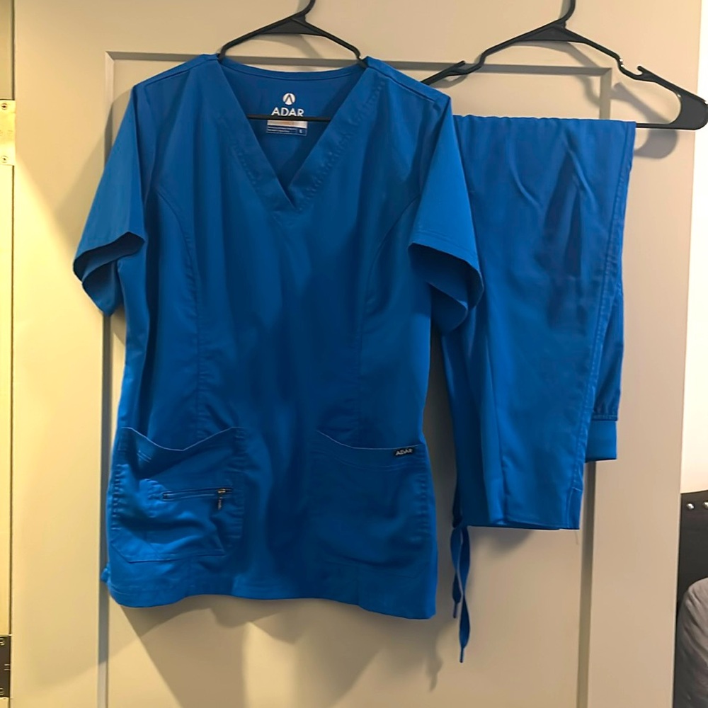 Adar Pro Tapered leg scrubs. ( Barely worn ) like new.  Set is a size Large.